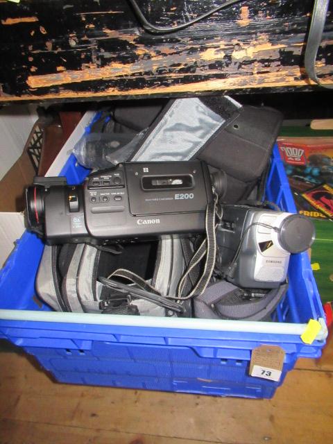 BOX OF CAMERA EQUIPMENT INCLUDING A SAMSUNG DIGITAL CAMCORDER Image