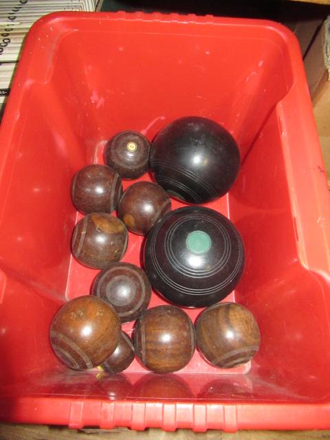 BOX OF BOULES Image