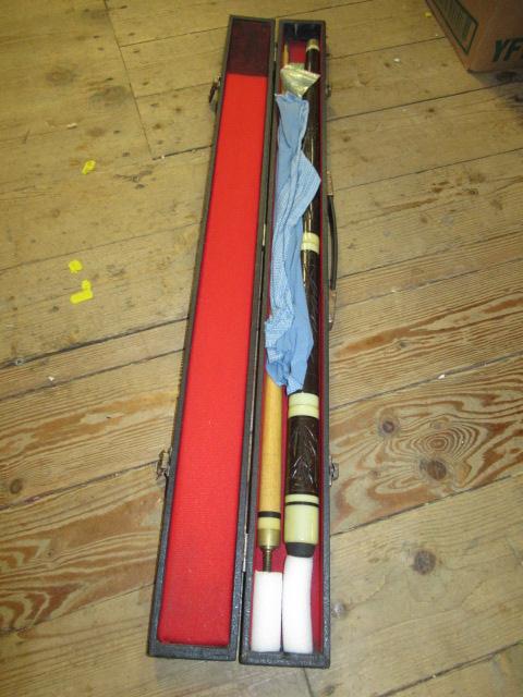 CASED TECNO SNOOKER CUE Image