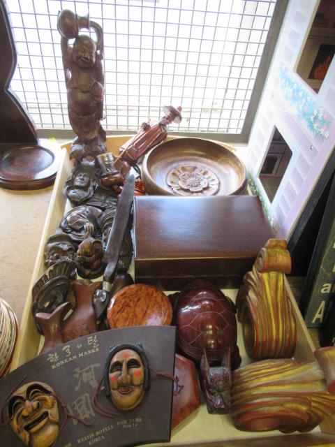 TRAY OF WOODEN ORNAMENTSETC Image