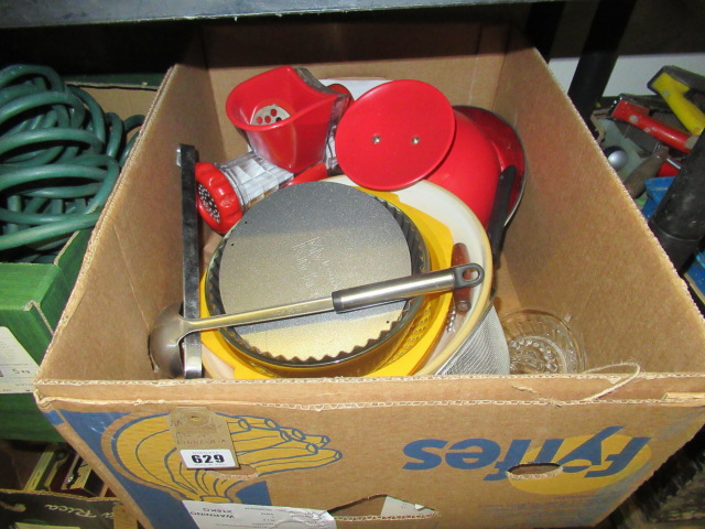 BOX OF KITCHENALIA Image