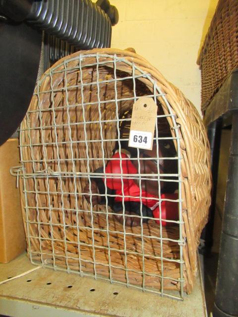 WICKER PET CARRIER AND TEDDY Image