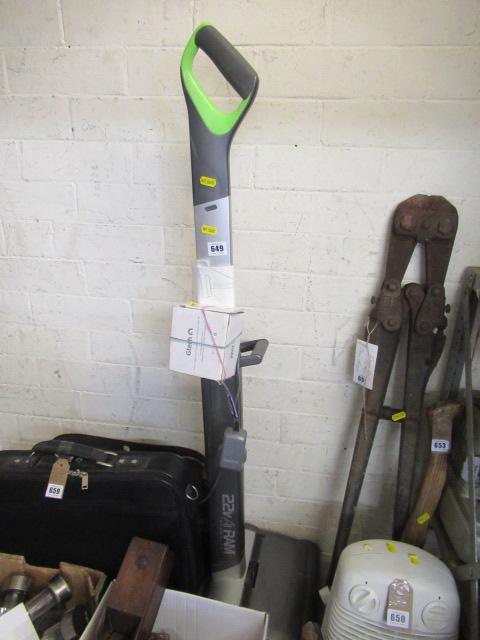 G TECH AIR RAM VACUUM CLEANER AND CHARGER Image