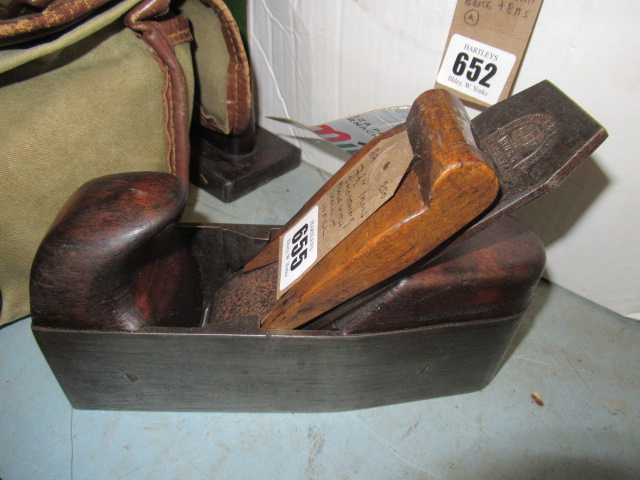 7.5 INCH IRON SMOOTHING PLANE WITH WALNUT INFILL Image