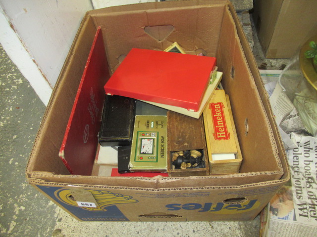 BOX OF MISCELLANEOUS INCLUDING DOMINOES AND CHESS PIECES Image