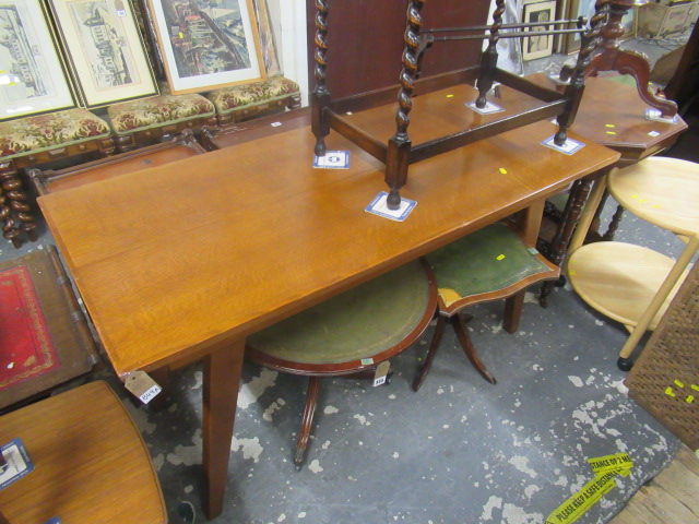 1950S EXTENDING OAK TABLE Image