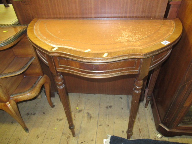 DEMI LUNE TABLE Image