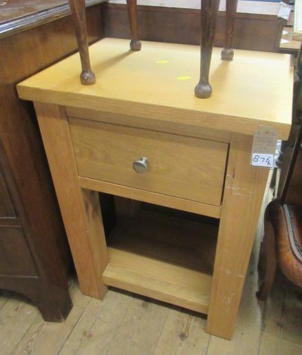 LIGHT OAK SIDE TABLE WITH DRAWER Image