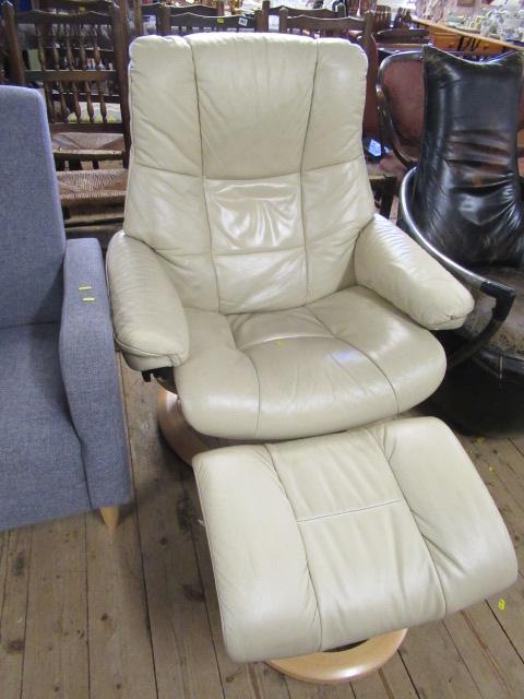 CREAM LEATHER STRESSLESS RECLINING CHAIR AND STOOL Image