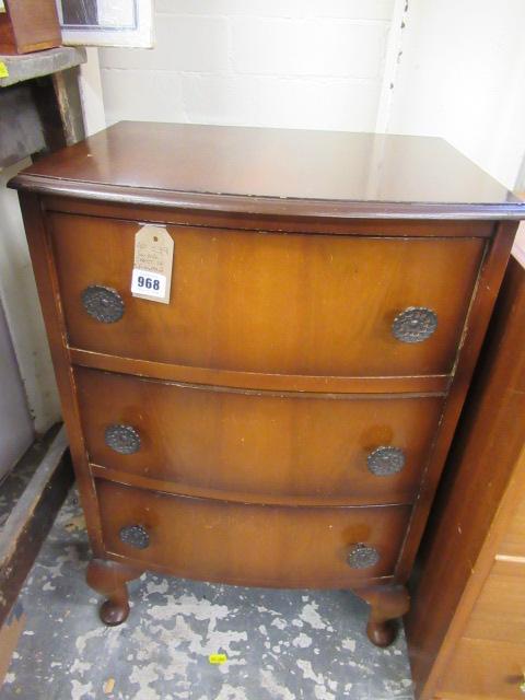 SMALL CHEST OF DRAWERS Image