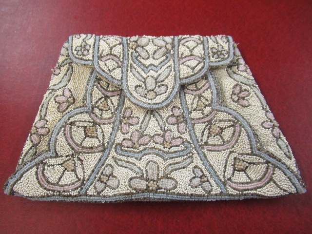 BEADWORK CLUTCH BAG Image