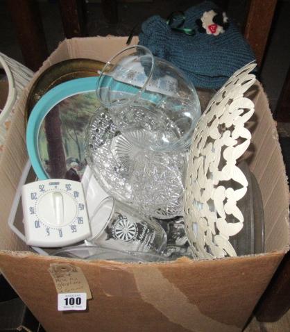 BOX OF MISCELLANEOUS INCLUDING GLASS AND CERAMICS Image