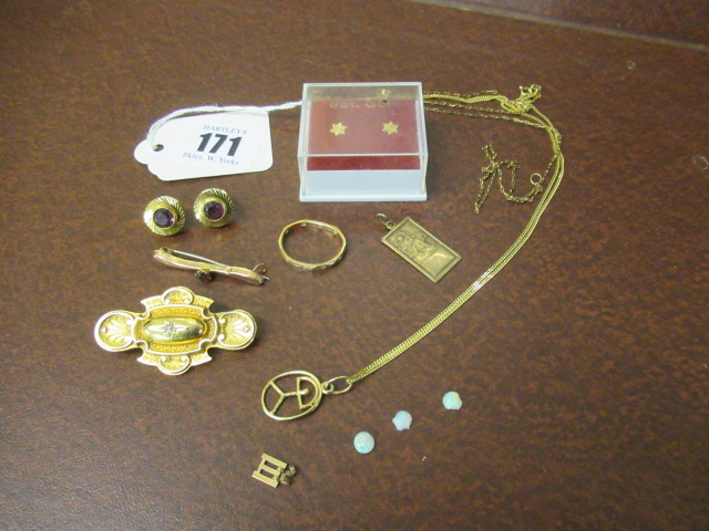 GOLD AND OTHER JEWELLERY Image