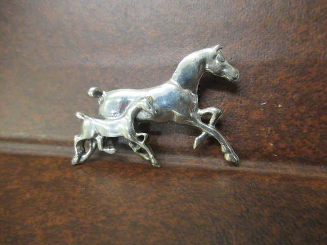 SILVER HORSE BROOCH Image