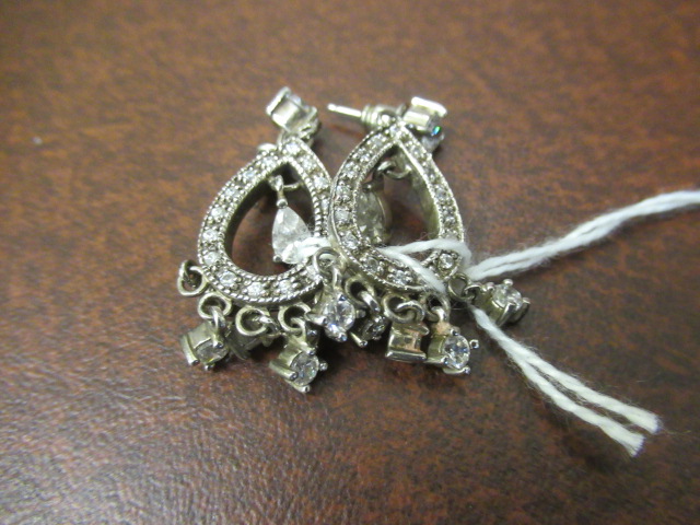 PAIR OF SILVER DROP EARRINGS Image