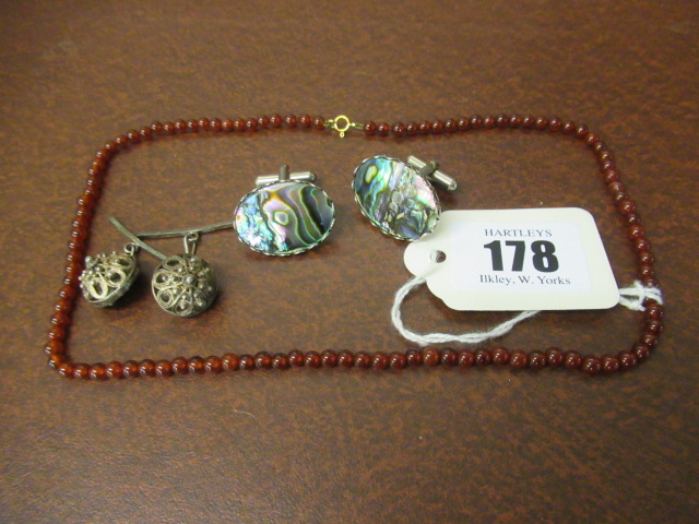 GLASS BEAD NECKLACE WITH 9CT GOLD CLASP  AND TWO PAIRS CUFFLINKS Image