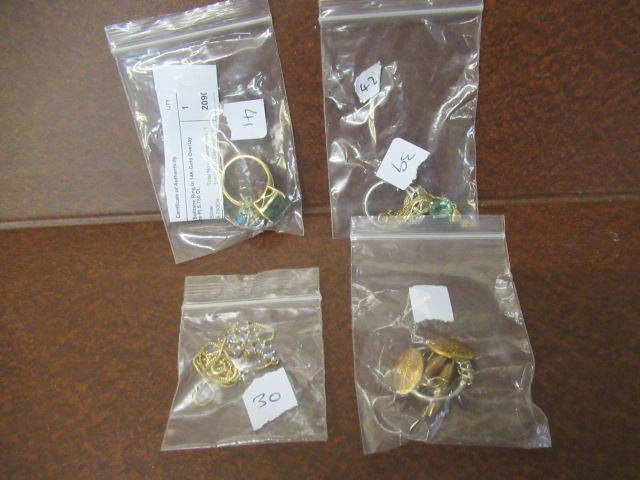 QUANTITY OF SILVER JEWELLERY AND GOLD CUFFLINKS Image