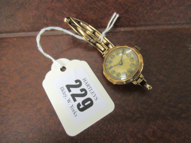 9CT GOLD WATCH AND STRAP Image