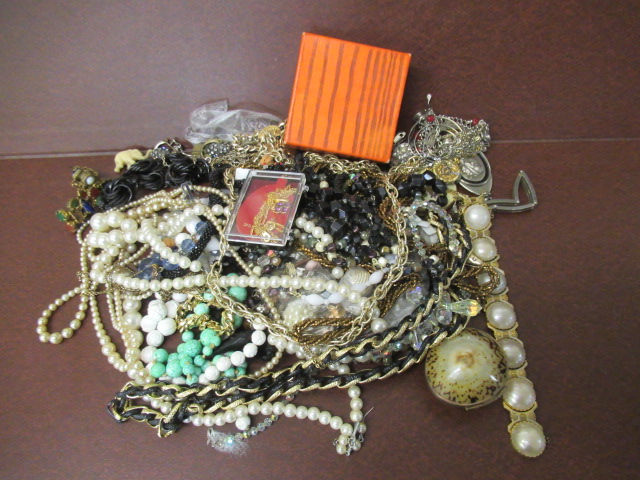 COSTUME JEWELLERY Image