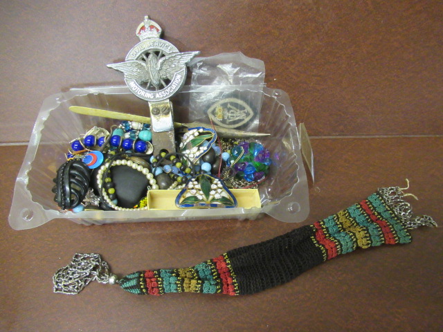 BOX OF COSTUME JEWELLERY ETC Image