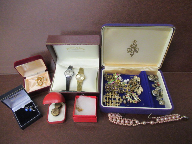 BOX OF SILVER AND OTHER COSTUME JEWELLERY  Image