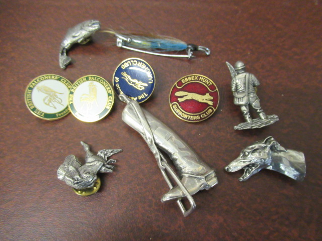 QUANTITY OF BADGES ETC Image