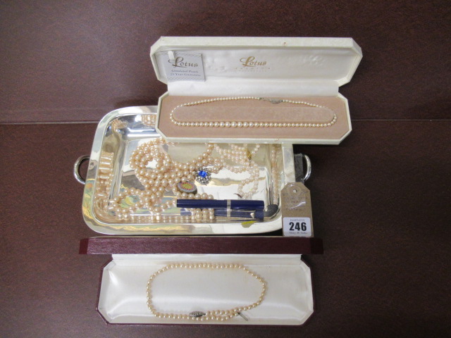 SELECTION OF PEARLS SOME WITH SILVER CLASPS Image