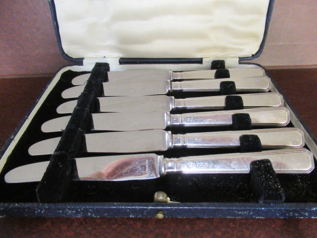 SET OF SILVER BUTTER KNIVES Image