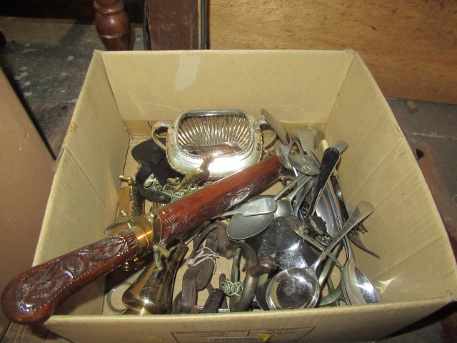 BOX OF METALWARE Image