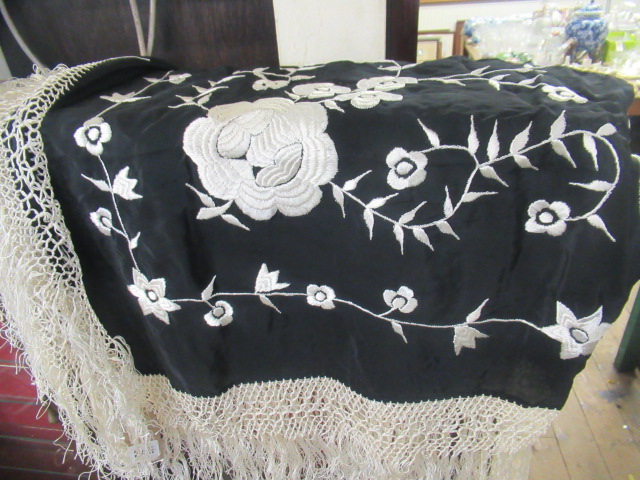 CREAM EMBROIDERED AND FRINGED BLACK SHAWL Image