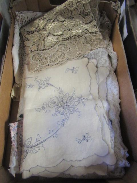 BOX OF TABLE AND OTHER LINEN Image