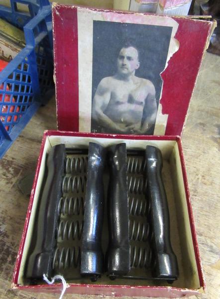 BOXED VINTAGE GRIP EXERCISER Image