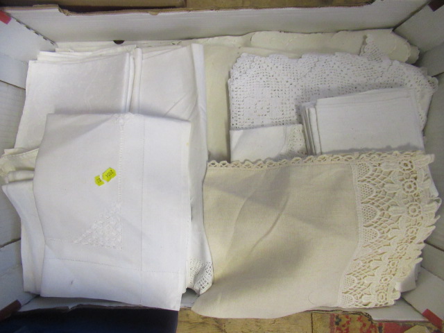 BOX OF TABLE LINEN Image