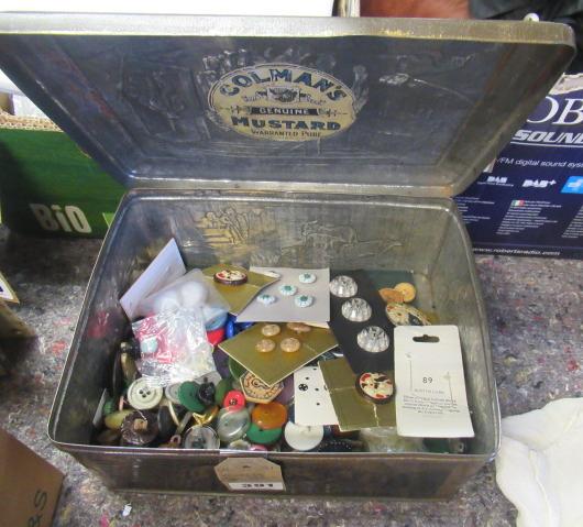 VINTAGE TIN OF OLD BUTTONS Image