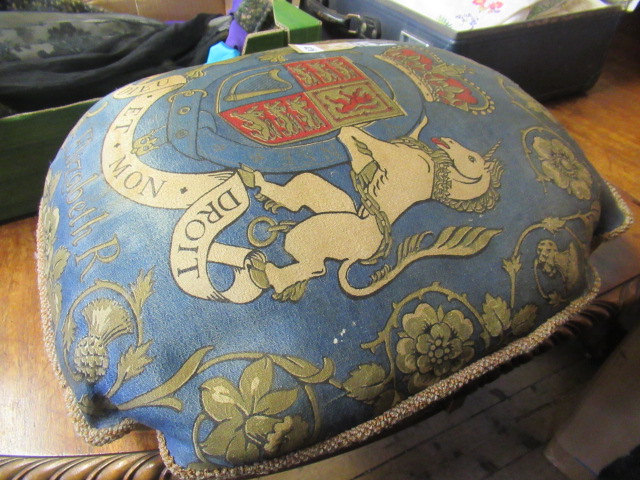 QE2 CORONATION CUSHION Image