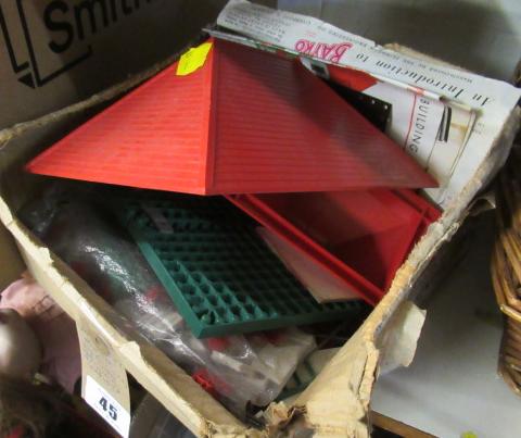 BAYKO TOY BUILDING SET WITH ORIGINAL LEAFLETS Image