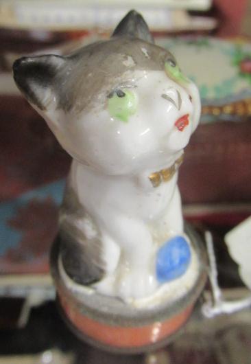 NOVELTY PORCELAIN CAT TAPE MEASURE Image