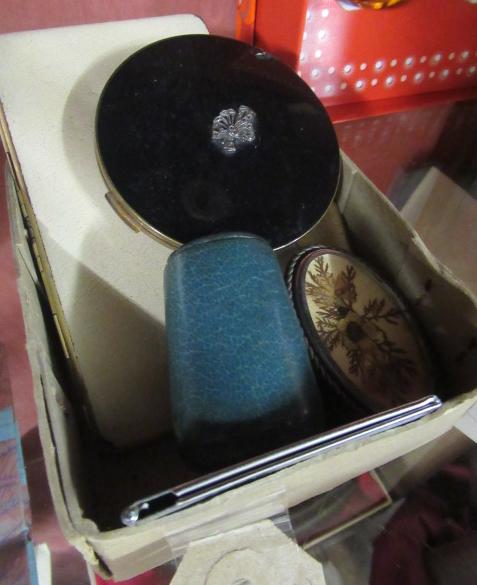 BOX OF STRATTON COMPACTS ETC Image