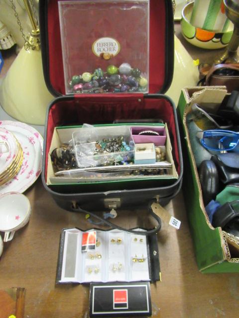 CASE OF COSTUME JEWELLERY Image