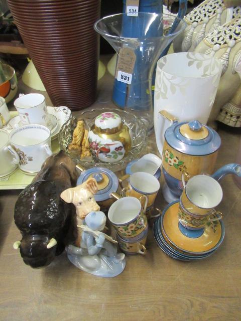 QUANTITY OF CERAMICS INCLUDING A POTTERY BISON Image