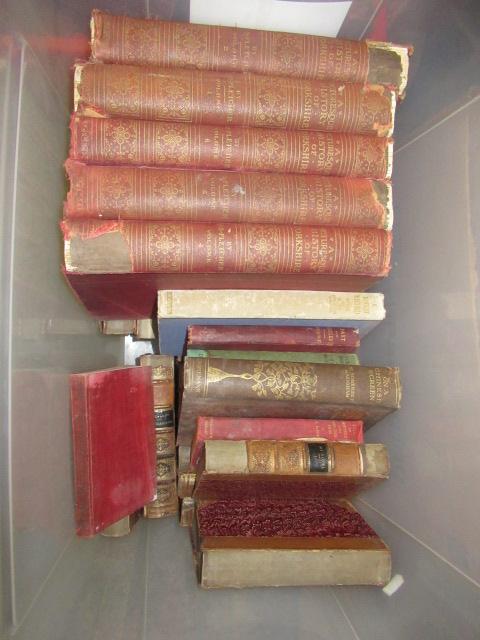 LARGE BOX OF VINTAGE HARDBACK BOOKS INCLUDING PICTURESQUE HISTORY OF YORKSHIRE Image