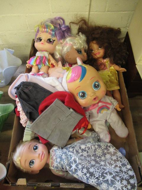 BOX OF DOLLS Image