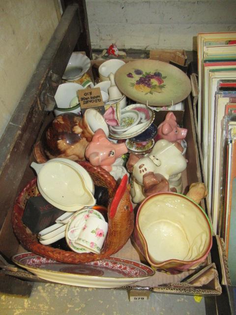 BOX OF WADE PIGS AND OTHER CERAMICS   Image