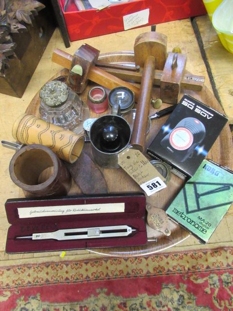 TRAY OF COLLECTABLES INCLUDING MAGNIFYING GLASSES AND SILVER COLLARED MATCH STRIKER ETC Image