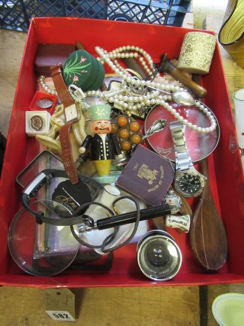 TRAY OF MISCELLANEOUS ITEMS Image