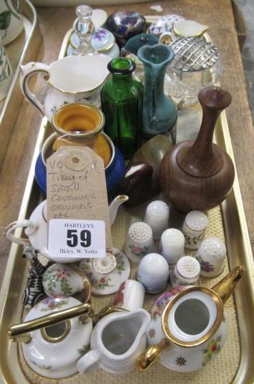 TRAY OF SMALL CERAMICS ETC Image