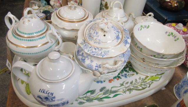 TRAY OF VICTORIAN AND LATER CHINA SUCRIERS  SUGAR AND SLOP BASINS  ETC Image