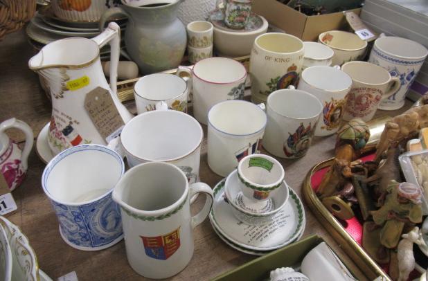 QUANTITY OF VICTORIAN AND LATER ROYAL COMMEMORATIVE JUGS AND MUGS Image