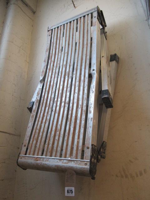 FOLDING ALUMINIUM STEP LADDERS Image