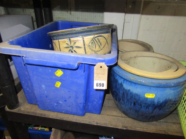 QUANTITY OF GARDEN POTS Image